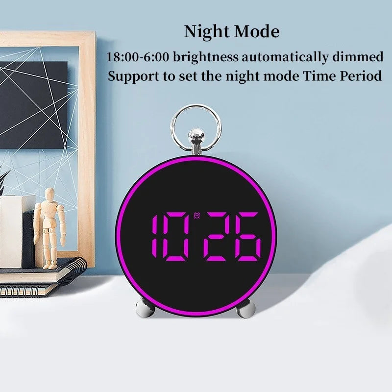 Ceas desteptator digital LED 4, 4" cu afisaj color, comanda vocala si alarme personalizabile - trezeste ecranul