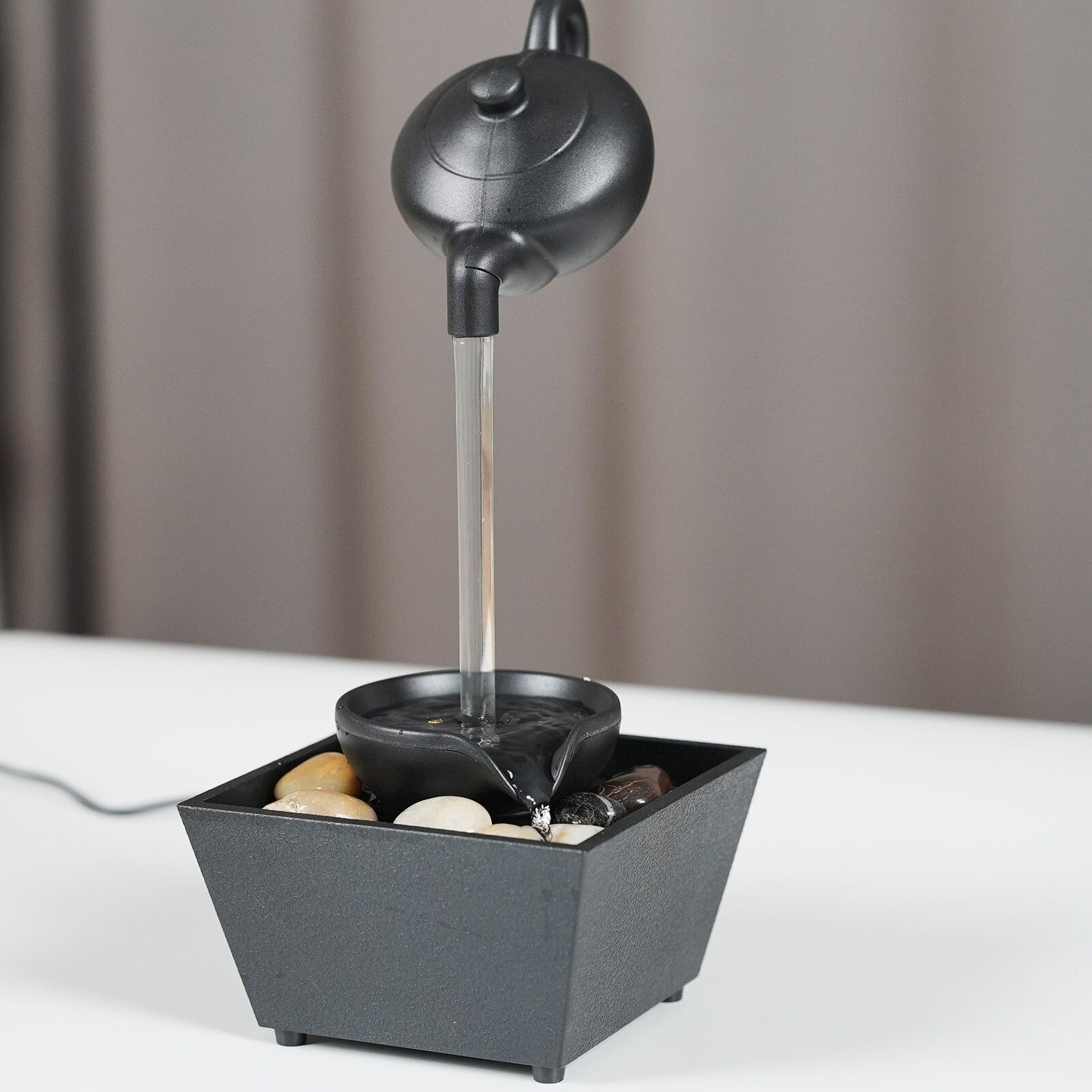 Fantana decorativa cu ceainic suspendat, alimentare USB si baterii, 27.5x11.7x11.7cm