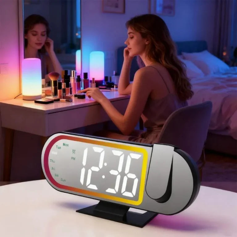 Ceas digital cu proiectie, design minimalist si futurist, afisaj LED