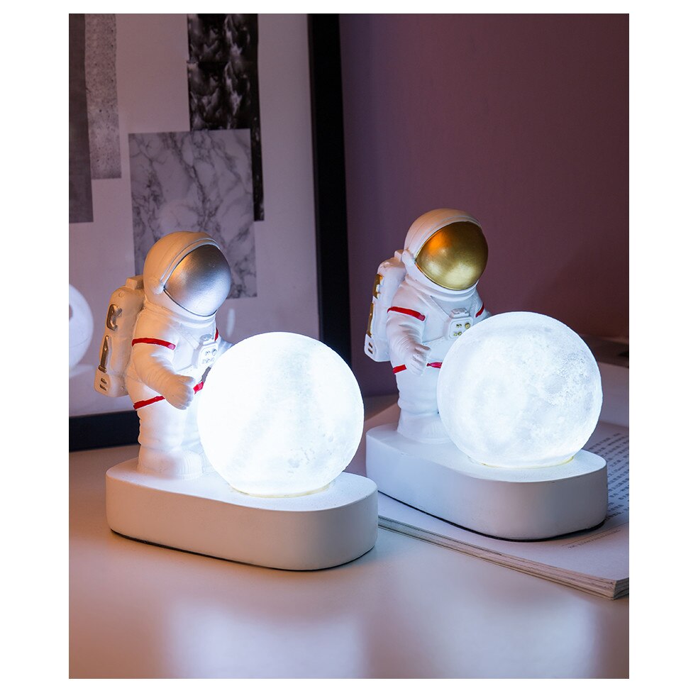 Lampă LED Astronaut cu Luna – Veioza ambientala pentru copii si decor modern