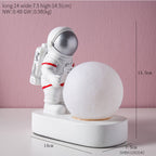 Lampă LED Astronaut cu Luna – Veioza ambientala pentru copii si decor modern